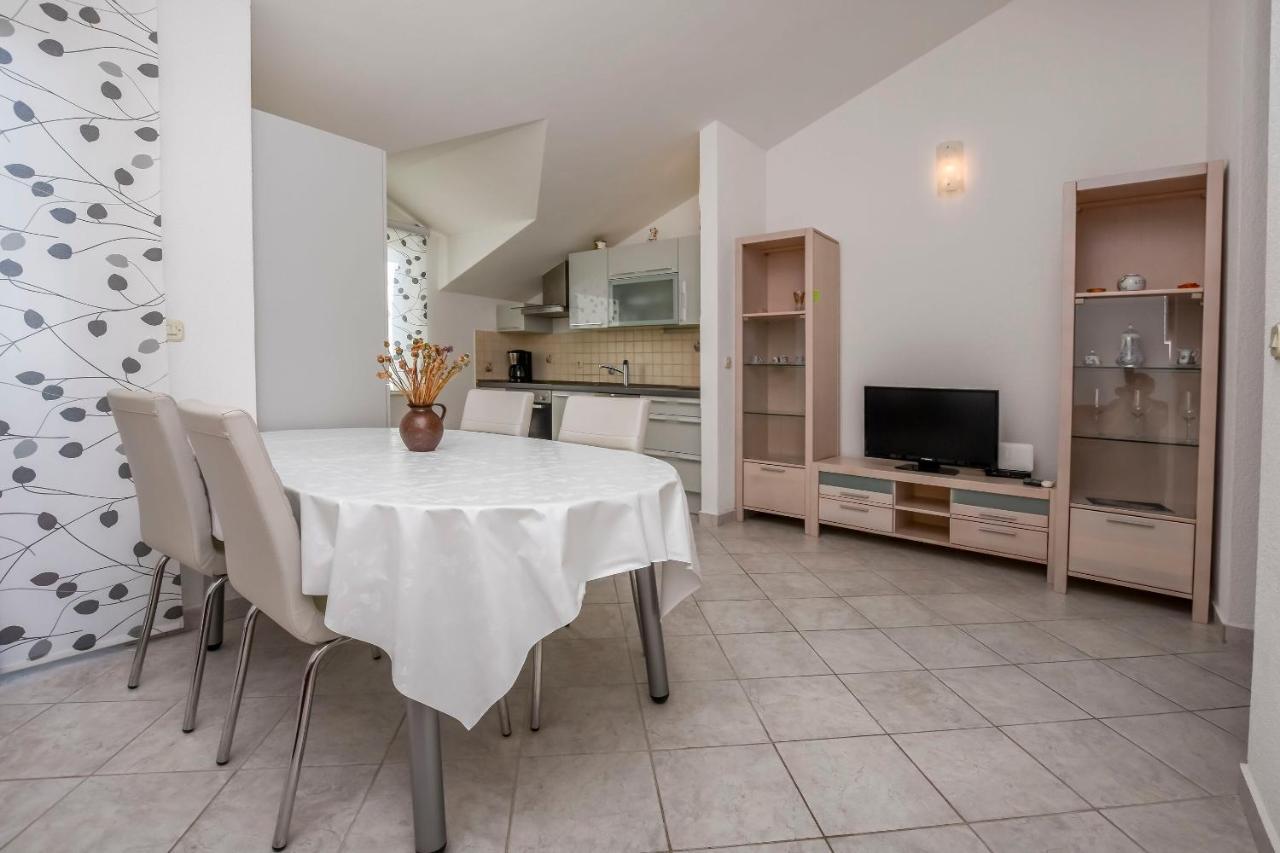 Apartment Zdravka พรีมอชเตน ภายนอก รูปภาพ